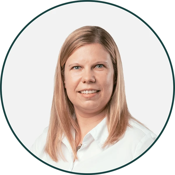 Portraitfoto von Martina Rieschl, Webdesignerin und Expertin für Online‑Strategie.