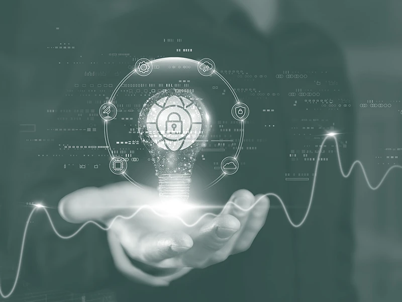 Fotomontage: aufgehaltene Hand mit darüber schwebender Glühbirne, die von verschiedenen Web-Icons eingerahmt wird.